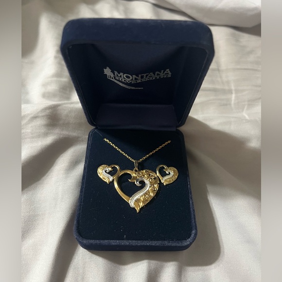 Gold Heart Pendant Necklace - Picture 1 of 7